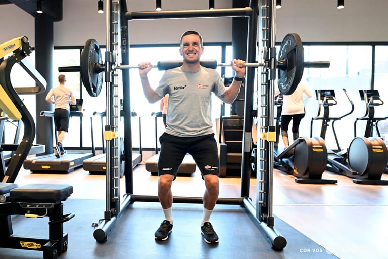 What hundreds of pro cyclists can teach us about strength training