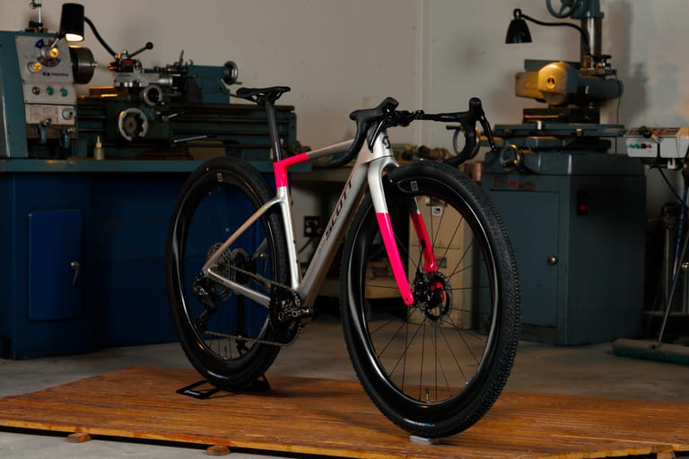 Cam Jones will race Unbound on a prototype Scott with 32" wheels - and you can’t buy it